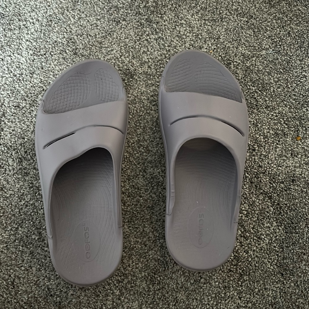 Purple Oofos worn once.